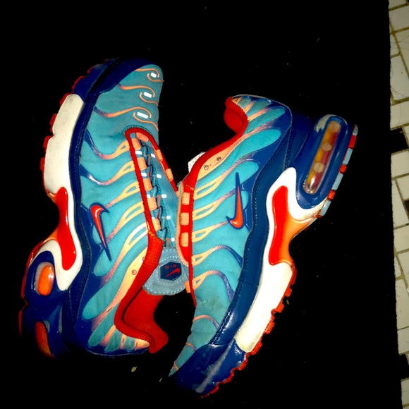 Nikes - Picture 1 of 1